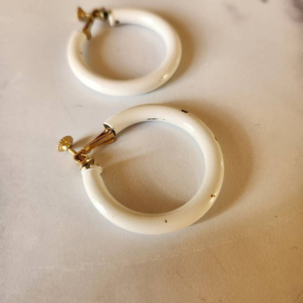 Napier clip on cream white hoop loop earrings vintage '90s 80's